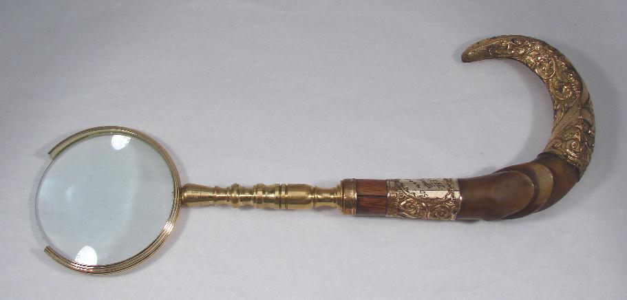 REPOSE & WOOD HANDLE MAGNIFIER - ANTIQUE